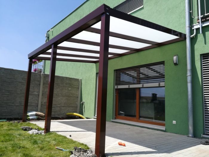 Pergola hnědá RAL8017 600 x 250 cm provedení DELUXE